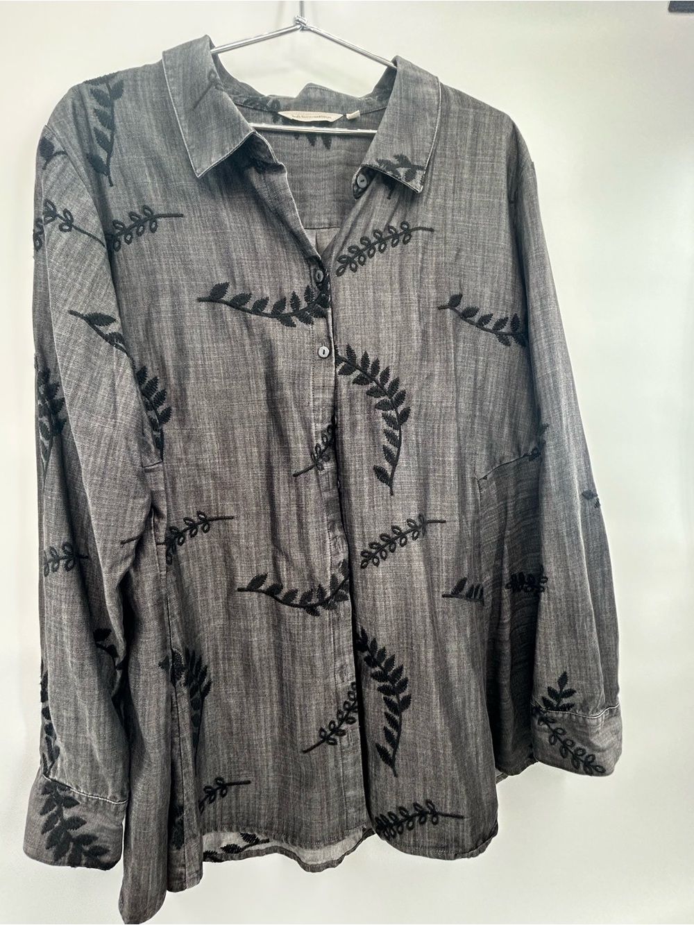 Soft Surroundings Gray Chambray Tunic Black Embroidered Papyrus Leaf 2x - Picture 7 of 10